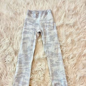 Lululemon Wunder Under Camo Leggings 28”